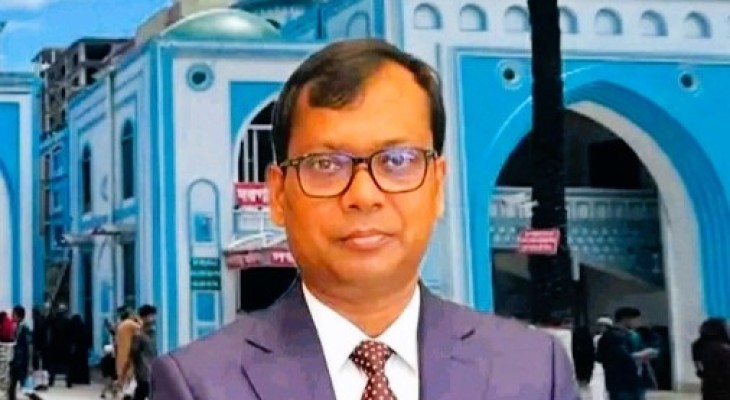 শাহজালাল  (র.) মাজারে ৫ লাখ টাকা দান করলেন সদ্য বিদায়ী ডিসি 